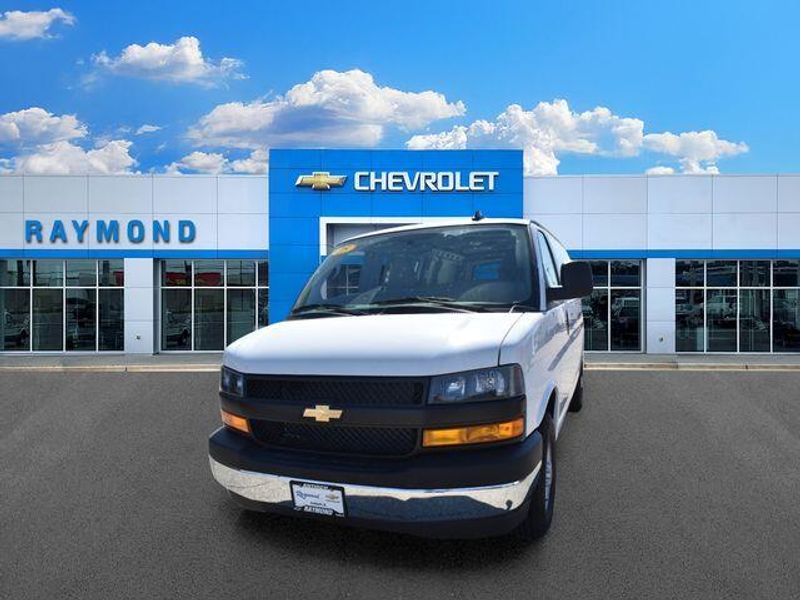New 2025 Chevrolet Express 3500 Work VanImage 8