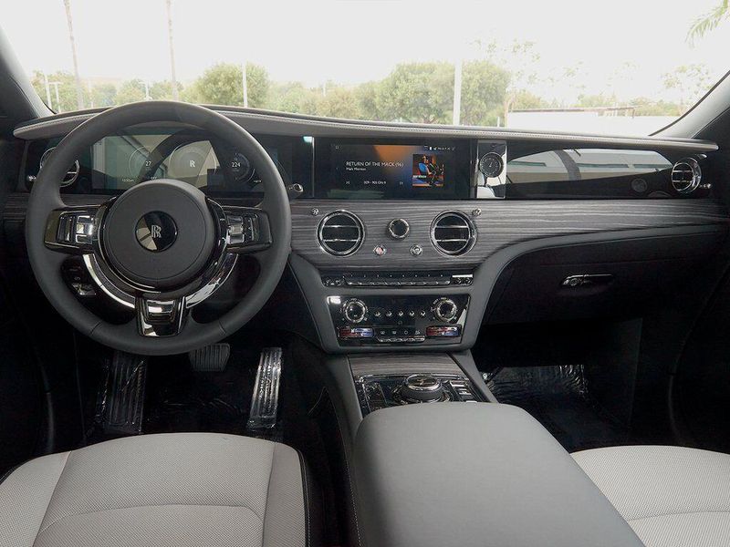 New 2025 Rolls-Royce Spectre Image 4