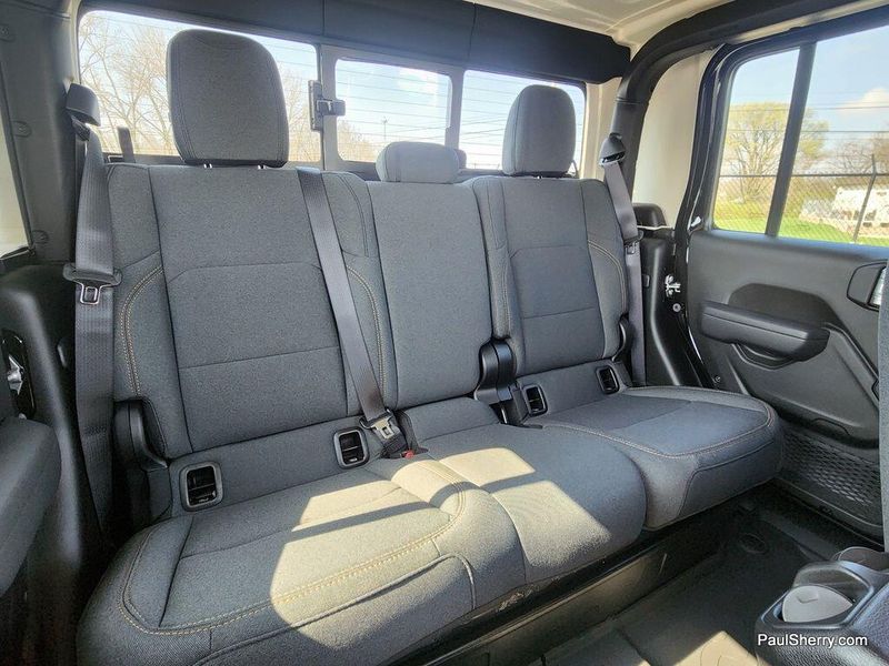 2025 Jeep Gladiator Willys photo 28