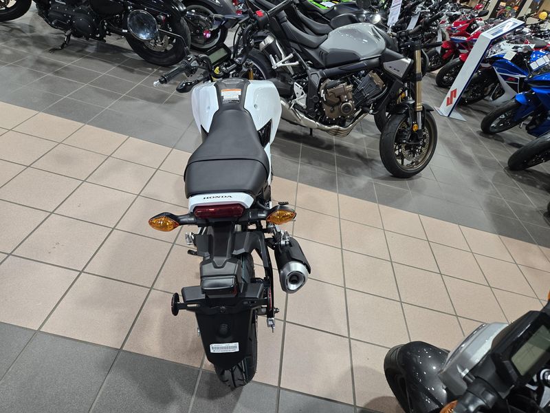 2025 Honda GROM ABS PEARL WHITEImage 5