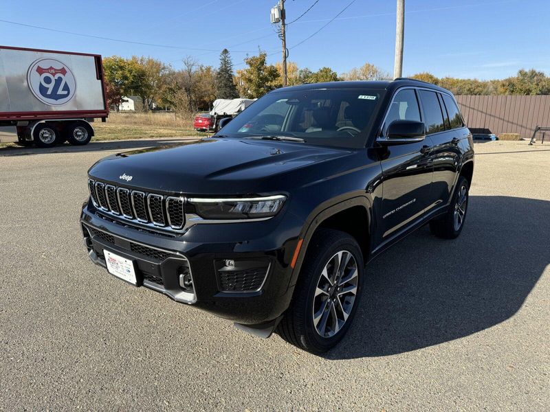 2025 Jeep Grand Cherokee OverlandImage 4