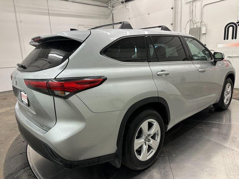 2022 Toyota Highlander LEImage 15