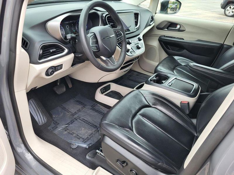 2023 Chrysler Pacifica Touring LImage 25
