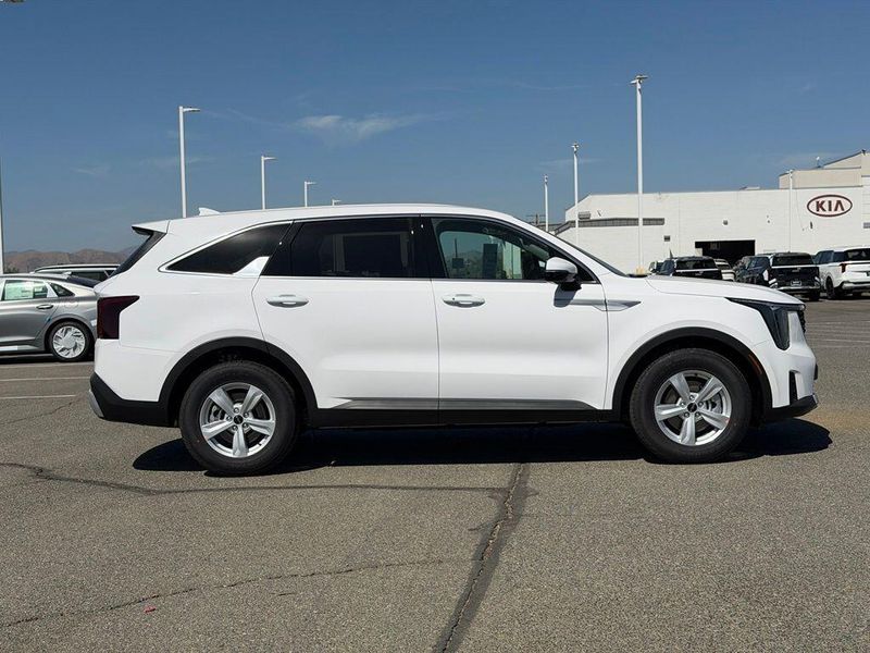 New 2026 Kia Sorento LXImage 8
