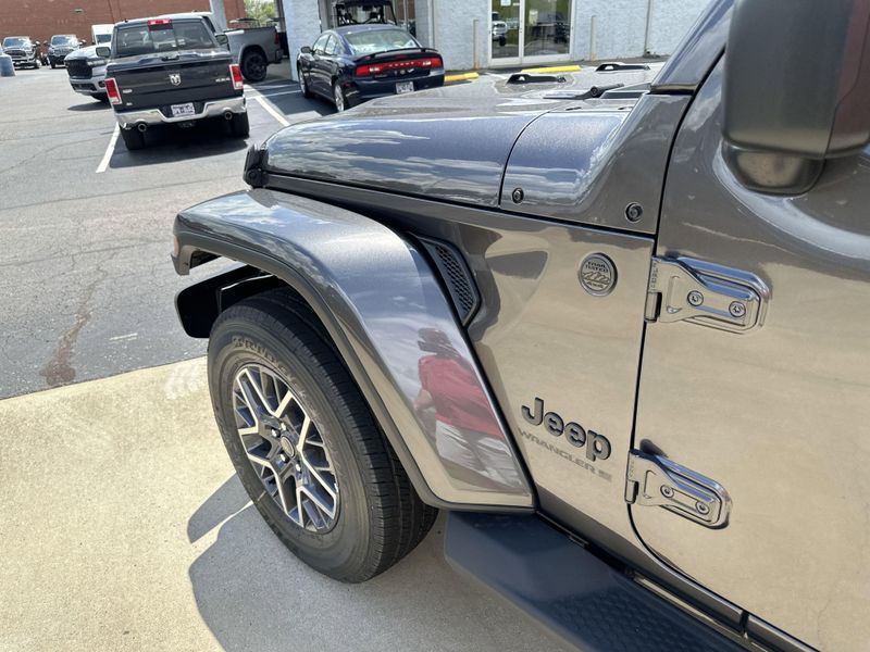 New 2025 Jeep Wrangler 4-door SaharaImage 10