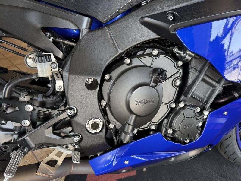 Used 2018 Yamaha YZF-R1 Image 6