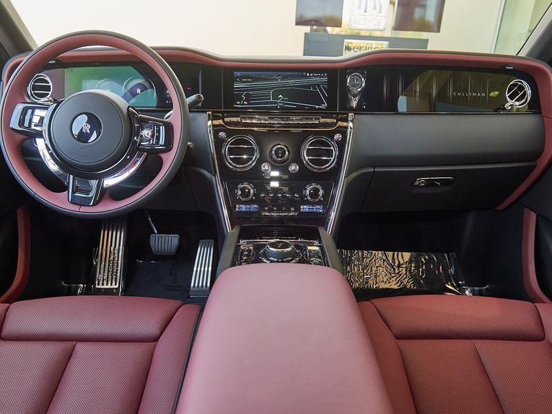 New 2027 Rolls-Royce Cullinan Image 4