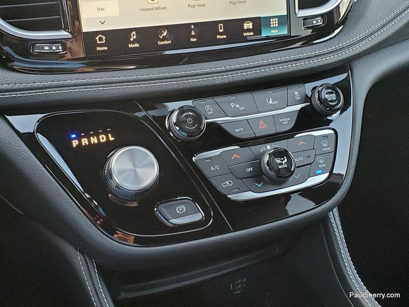 New 2026 Chrysler Pacifica Limited