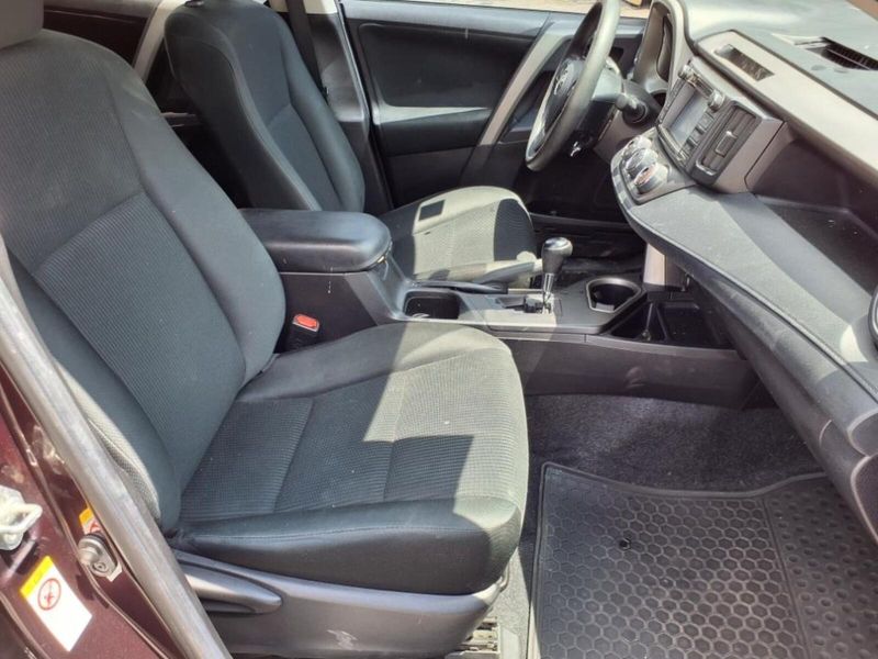 2018 Toyota RAV4 LE photo 3