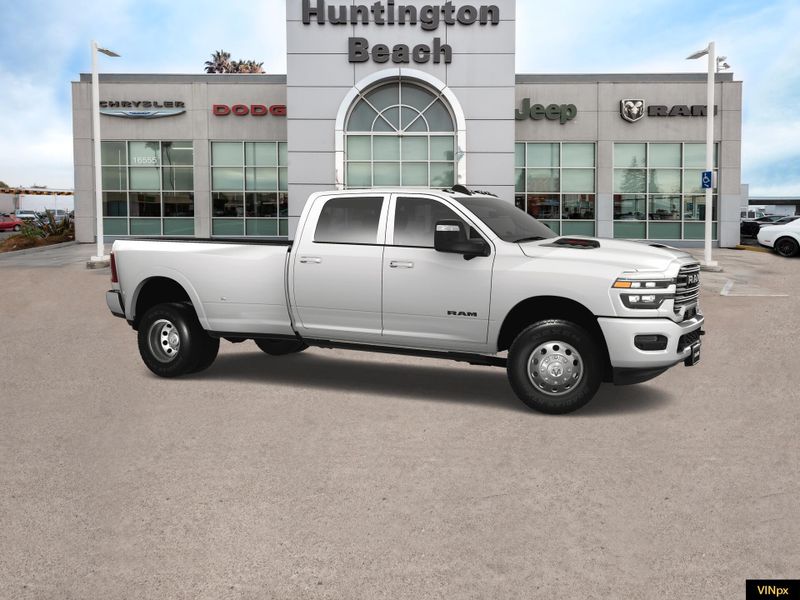 2025 RAM 3500 Laramie Crew Cab 4x4 DuallyImage 10