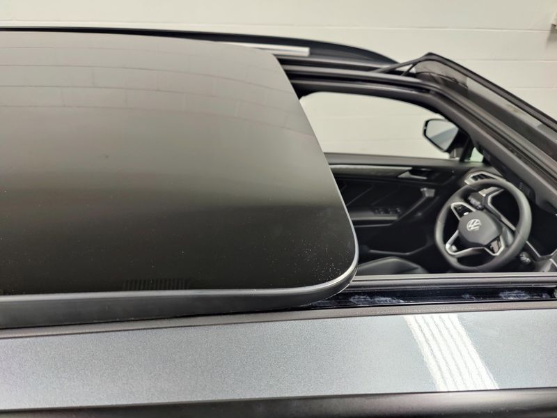 Used 2022 Volkswagen Tiguan SE R-Line Black AWD w/SUnroofImage 8