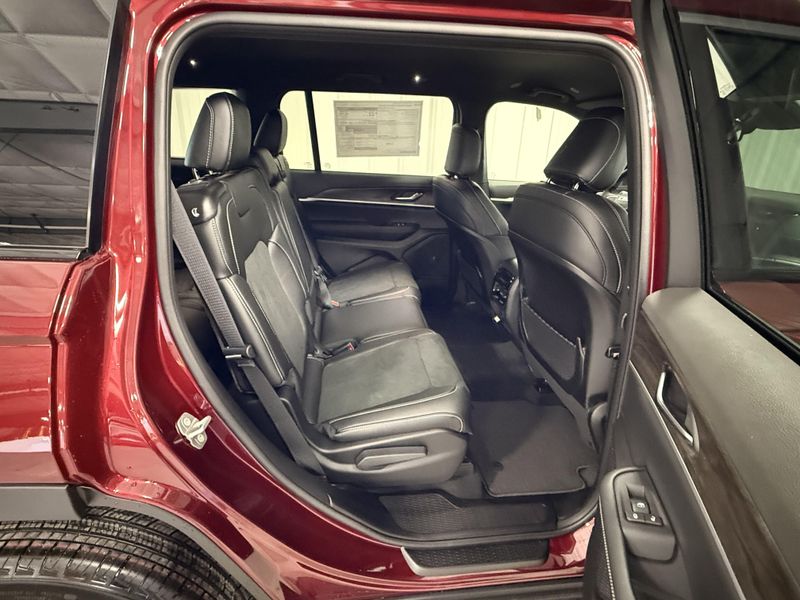 New 2026 Jeep Grand Cherokee L Laredo Altitude 4x4Image 11