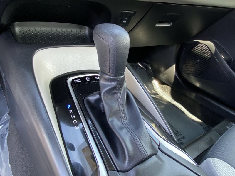 Used 2025 Toyota Corolla LEImage 25