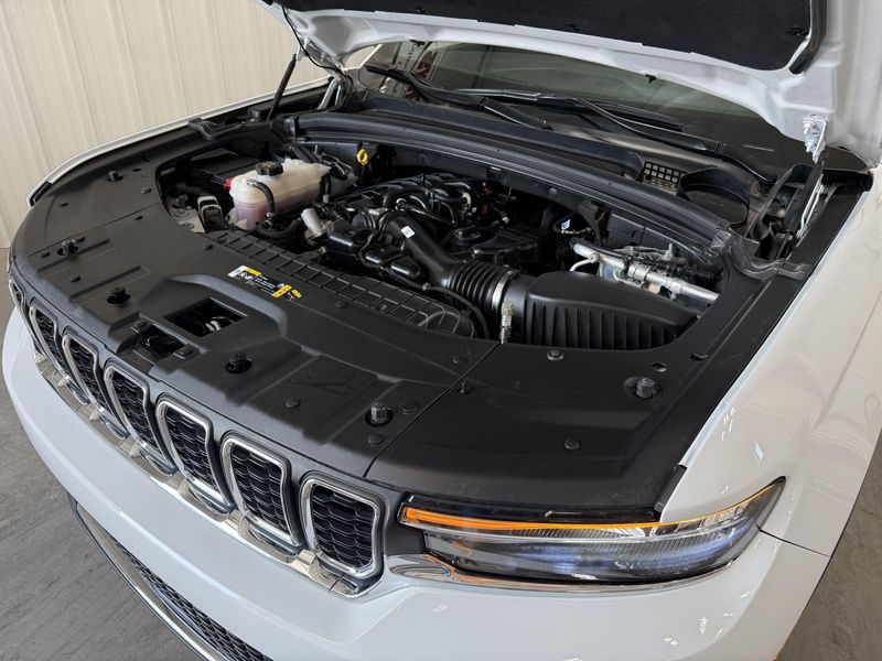 Used 2024 Jeep Grand Cherokee Laredo XImage 18