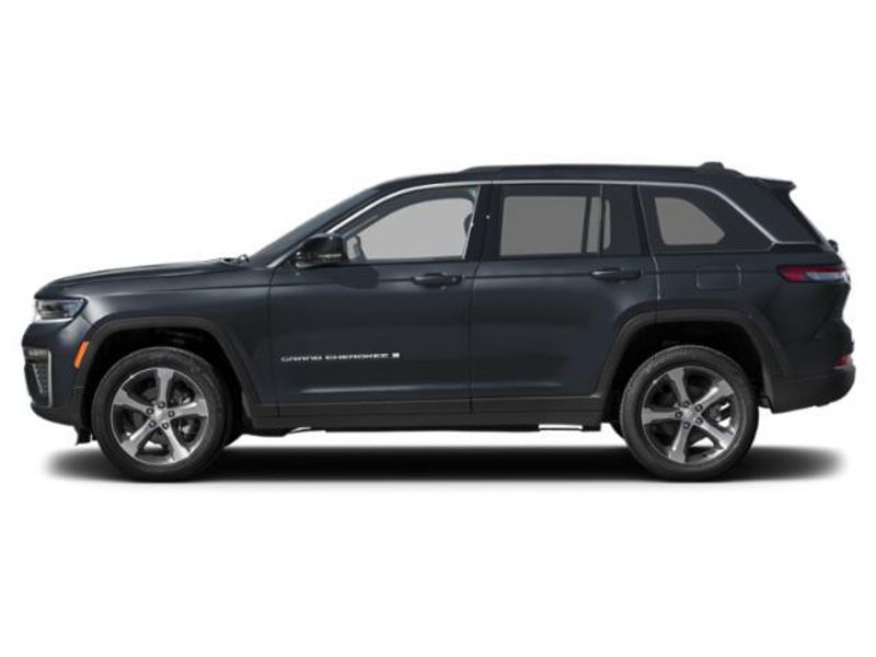 New 2027 Jeep Grand Cherokee Laredo AltitudeImage 2