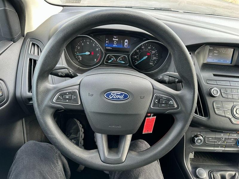 2017 Ford Focus SImage 2