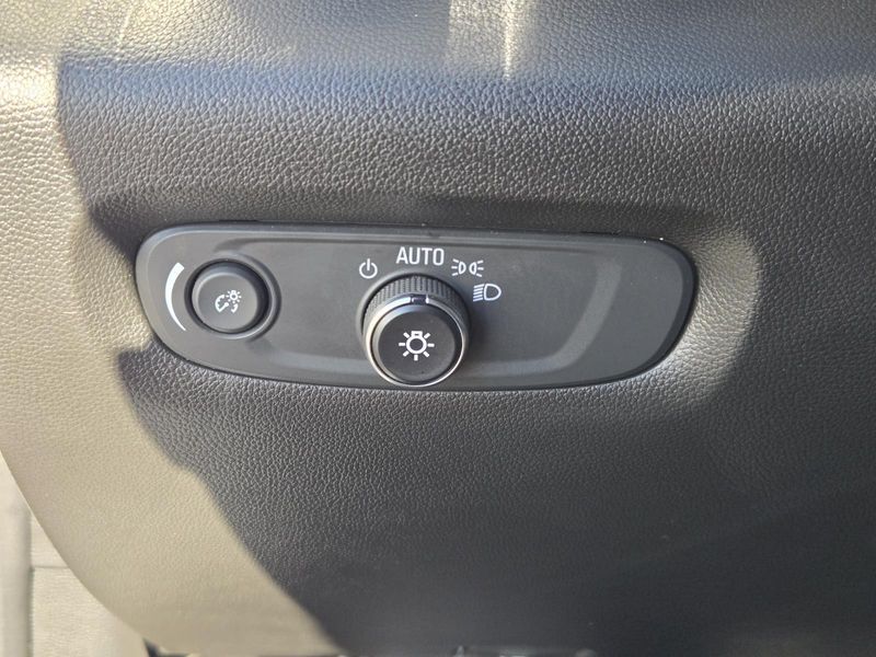 Used 2023 Chevrolet Traverse FWD 4dr LS w/1LS