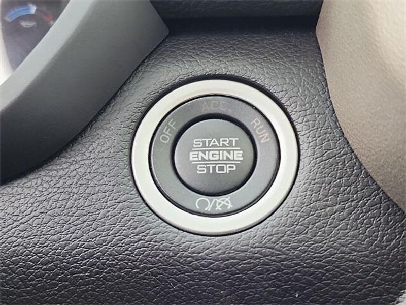 2024 RAM 3500 LaramieImage 17