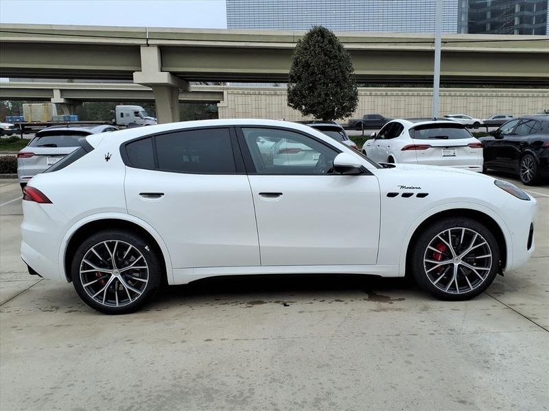 New 2026 Maserati Grecale ModenaImage 5