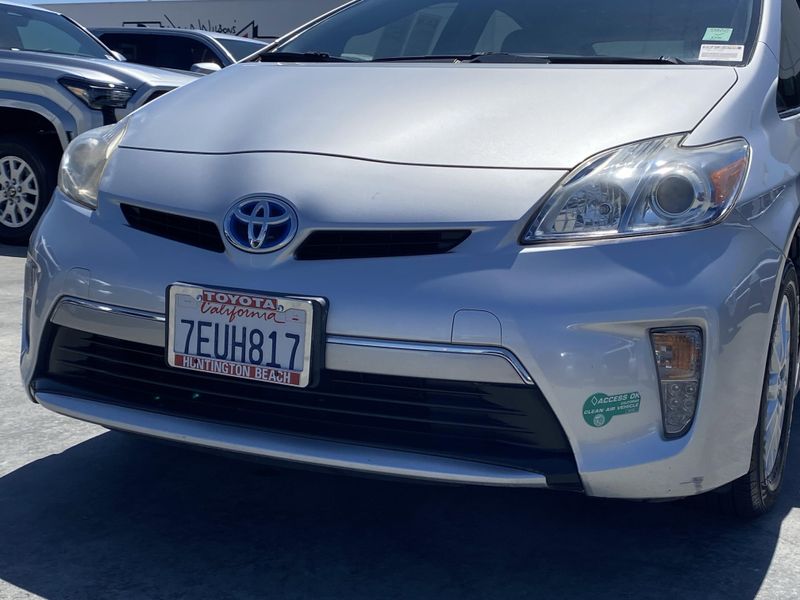 Used 2014 Toyota Prius Plug-In Image 7