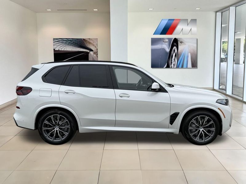 2026 BMW X5 xDrive50eImage 5
