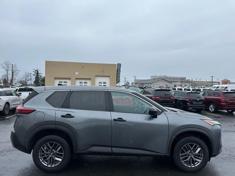 2022 Nissan Rogue SImage 10