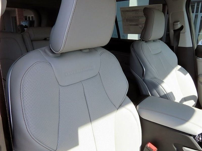 2023 Jeep Grand Cherokee OverlandImage 9