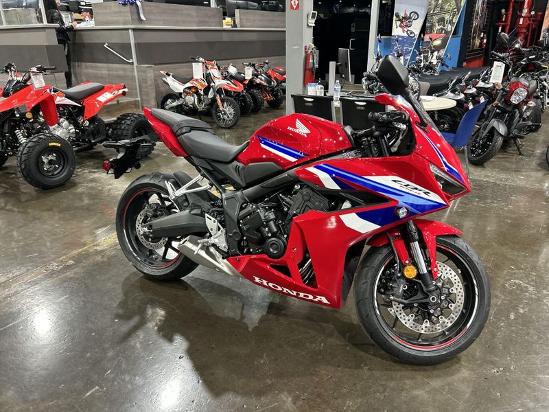New 2026 Honda CBR650R E-CLUTCH Image 10