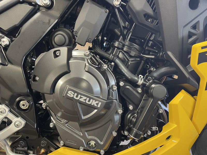 2025 Suzuki GSX-8R Image 9