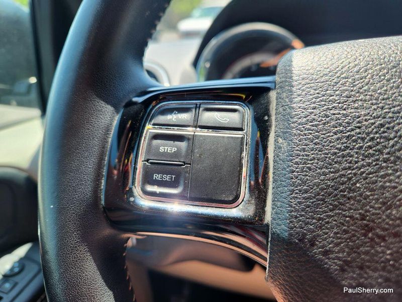 2019 Dodge Grand Caravan SXTImage 32