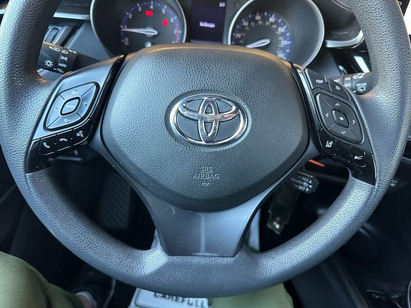 2019 Toyota C-HR LEImage 3