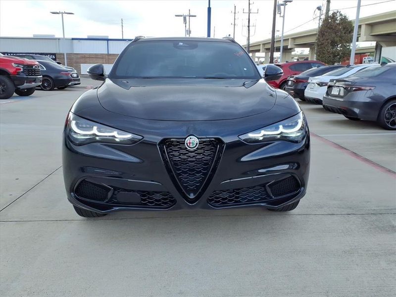 New 2025 Alfa Romeo Stelvio AWDImage 4