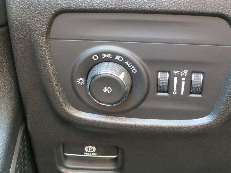 2021 Jeep Grand Cherokee L Limited 4x4 4dr SUVImage 13
