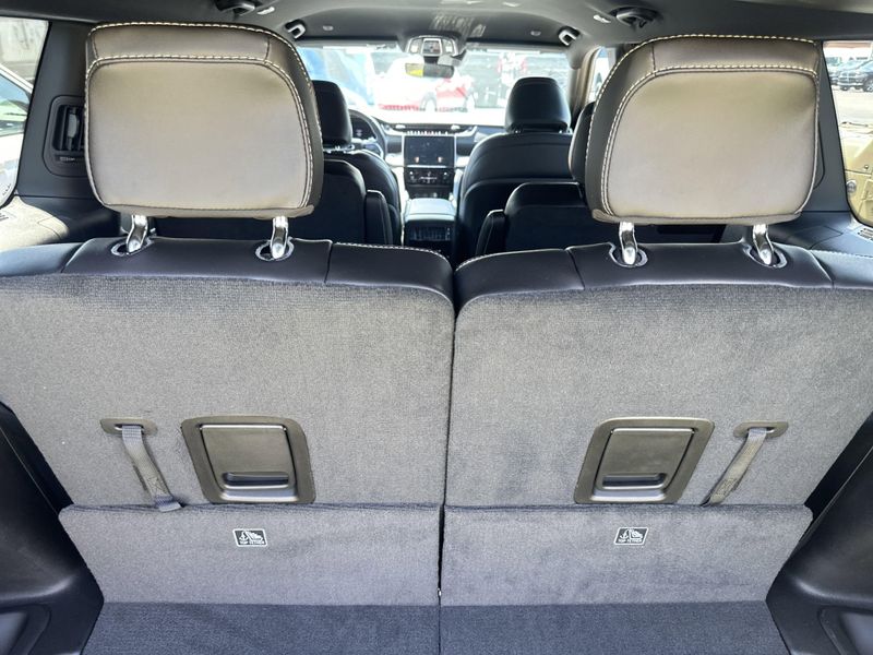 New 2025 Jeep Grand Cherokee L Limited 4x4Image 13