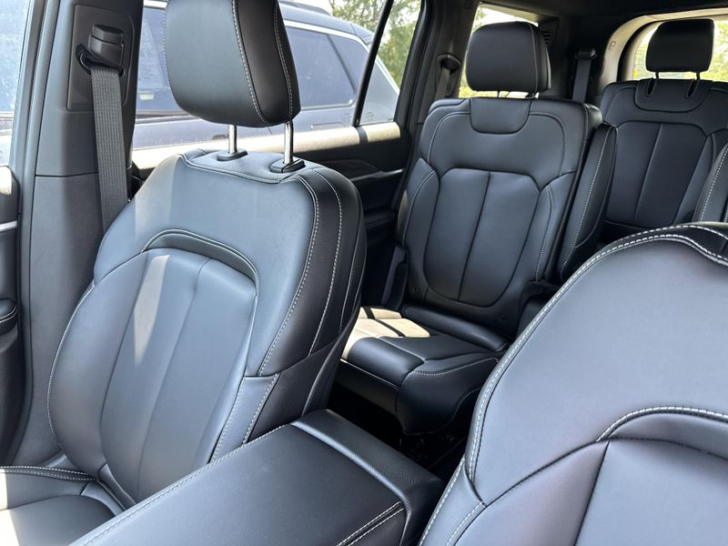 New 2025 Jeep Grand Cherokee L Limited 4x4Image 30