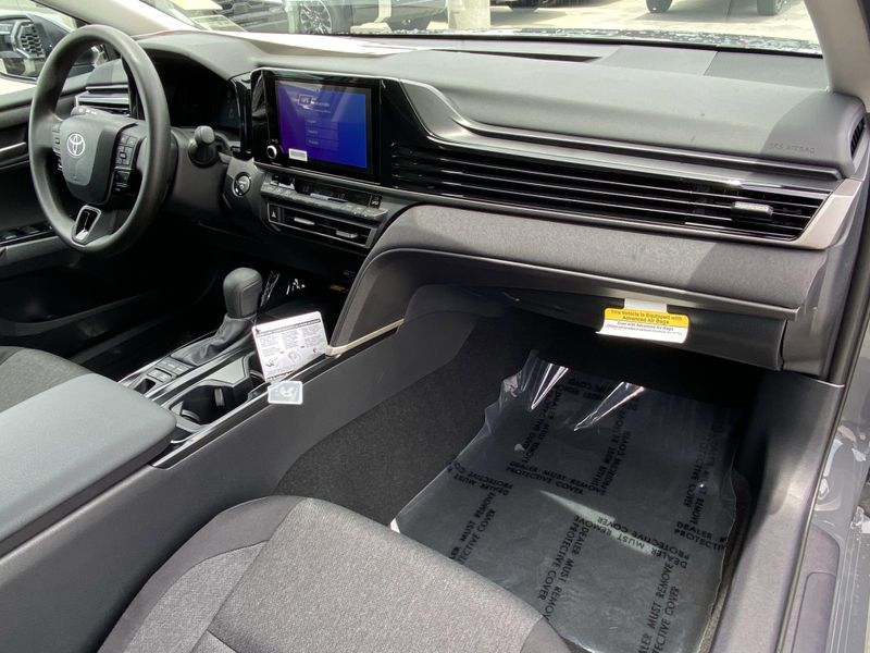 2025 Toyota Camry LEImage 9