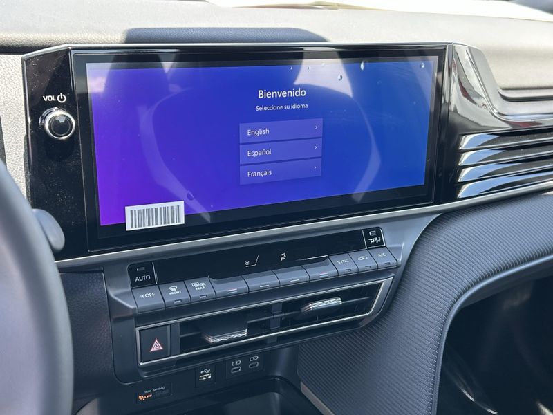 2025 Toyota Camry SEImage 15