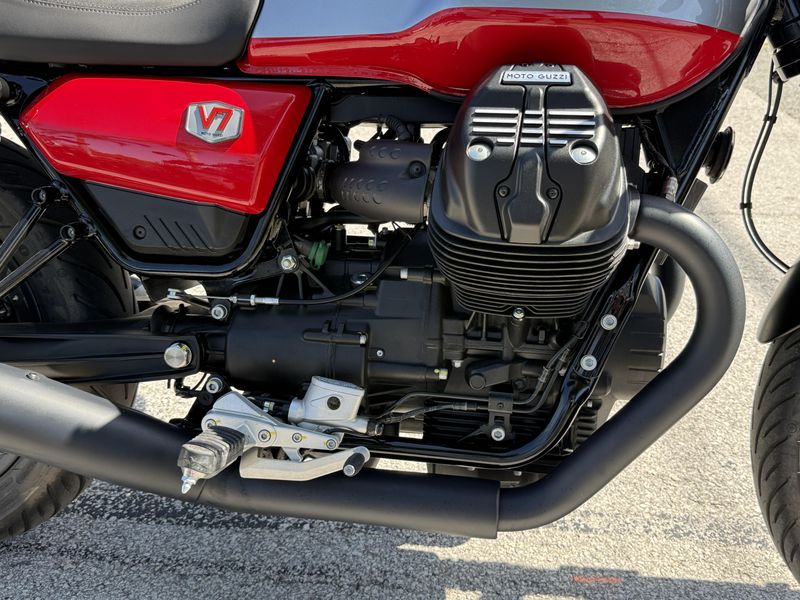 2024 Moto Guzzi V7 Stone Corsa