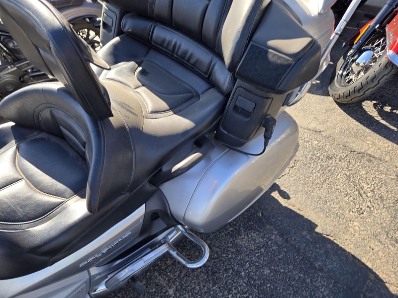 USED 2005 HONDA GOLD WING Image 11