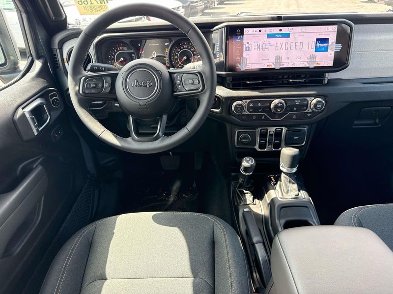 New 2026 Jeep Gladiator Sport S 4x4