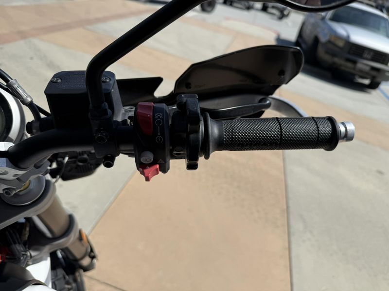 2020 Ducati SCRAMBLER DESERT SLED Image 2