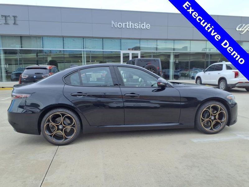 New 2025 Alfa Romeo Giulia Intensa RwdImage 5