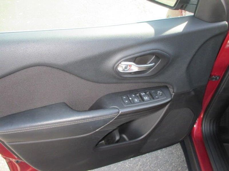 Used 2014 Jeep Cherokee LatitudeImage 16