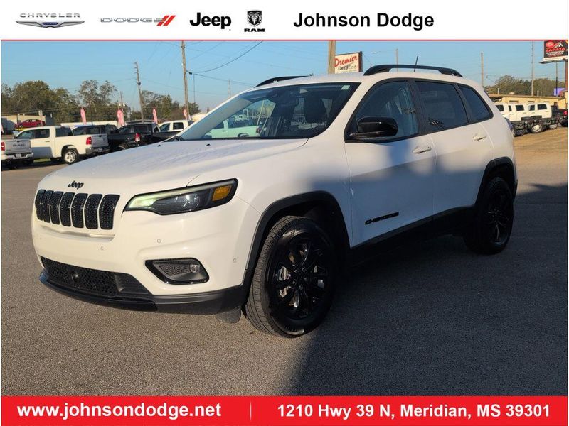 Used 2023 Jeep Cherokee Altitude LuxImage 1