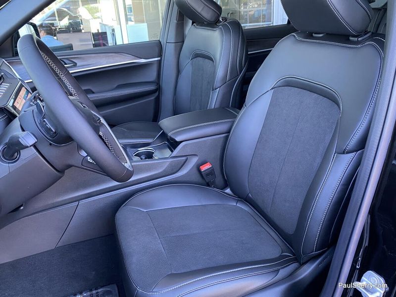 New 2026 Jeep Grand Cherokee L Laredo Altitude 4x4