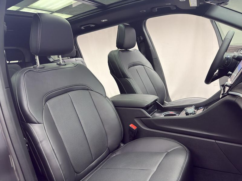 New 2026 Jeep Grand Cherokee L Limited Reserve 4x4Image 17