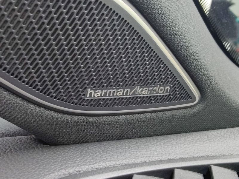 Used 2025 Volkswagen Tiguan SEL R-Line AWD w/Sunroof/NavImage 8