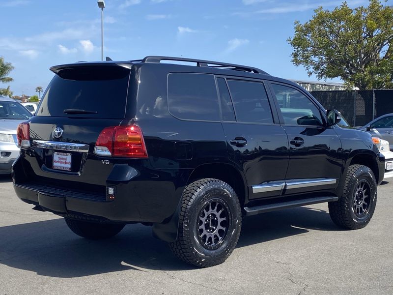 2013 Toyota Land Cruiser BaseImage 4