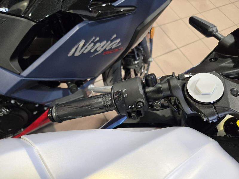 NEW 2025 YAMAHA YZFR3 ABS Image 13