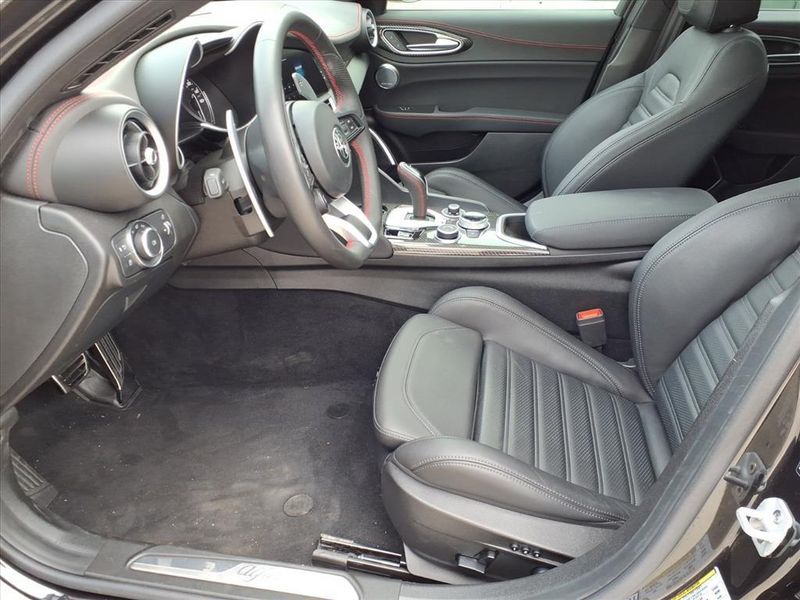 Used 2023 Alfa Romeo Giulia EstremaImage 13